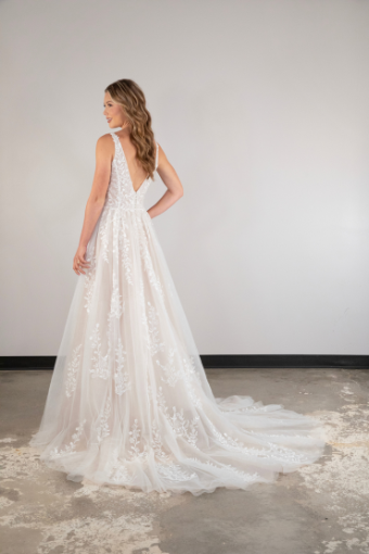 Essense of Australia Style #D4007 #11 (IVIV-PL) IVR LACE TULLE & REGAL ORGANZA OV IVR GWN W PLN TULLE PLUNGE thumbnail