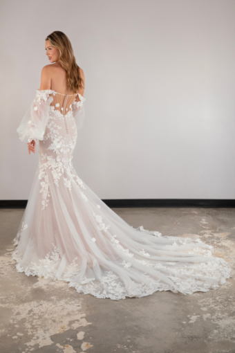 Essense of Australia Style #D4038 #11 (IVRM-PL) Ivory Lace and Tulle over Rum Gown w Porcelain Tulle Plunge thumbnail