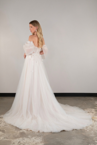 Essense of Australia Style #D4065 #11 (IVBC-PL) IVR LACE TULLE & REGAL ORGANZA OV BSC GWN W PLN TULLE PLUNGE thumbnail