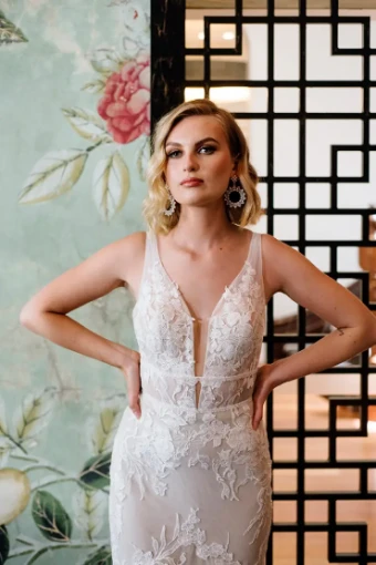 Essense of Australia Style #D3300 #8 Ivory/Rum/Porcelain thumbnail