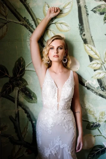 Essense of Australia Style #D3300 #9 Ivory/Rum/Porcelain thumbnail