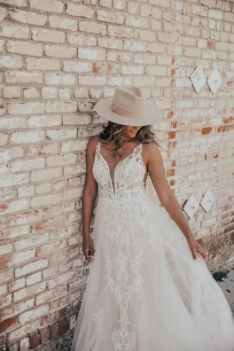 Essense of Australia Style #D3324 #10 Ivory/Rum thumbnail